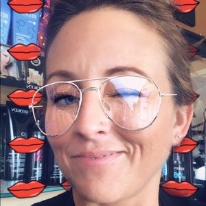 Meet your Posher, Lindy